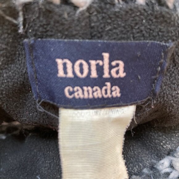Norla Canada Black and Gray marled beanie with pom pom - Picture 2 of 4